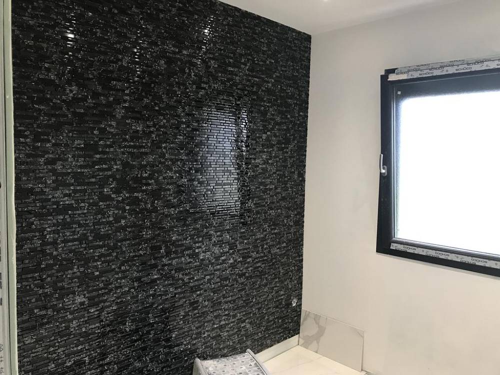 Revêtement de mur de salle d'eau